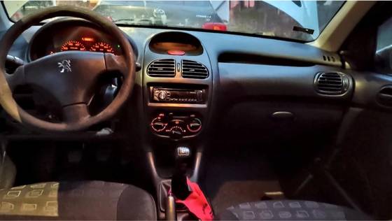 PEUGEOT 206 1.4 PRESENCE 8V GASOLINA 4P MANUAL PEUGEOT 206 1.4 PRESENCE 8V GASOLINA 4P MANUAL